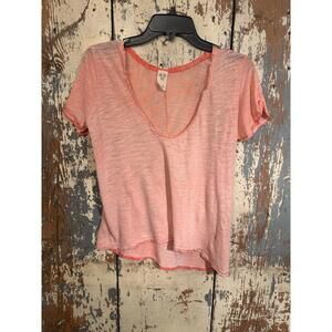 We the Free People V-neck Tshirt pink, size Medium
